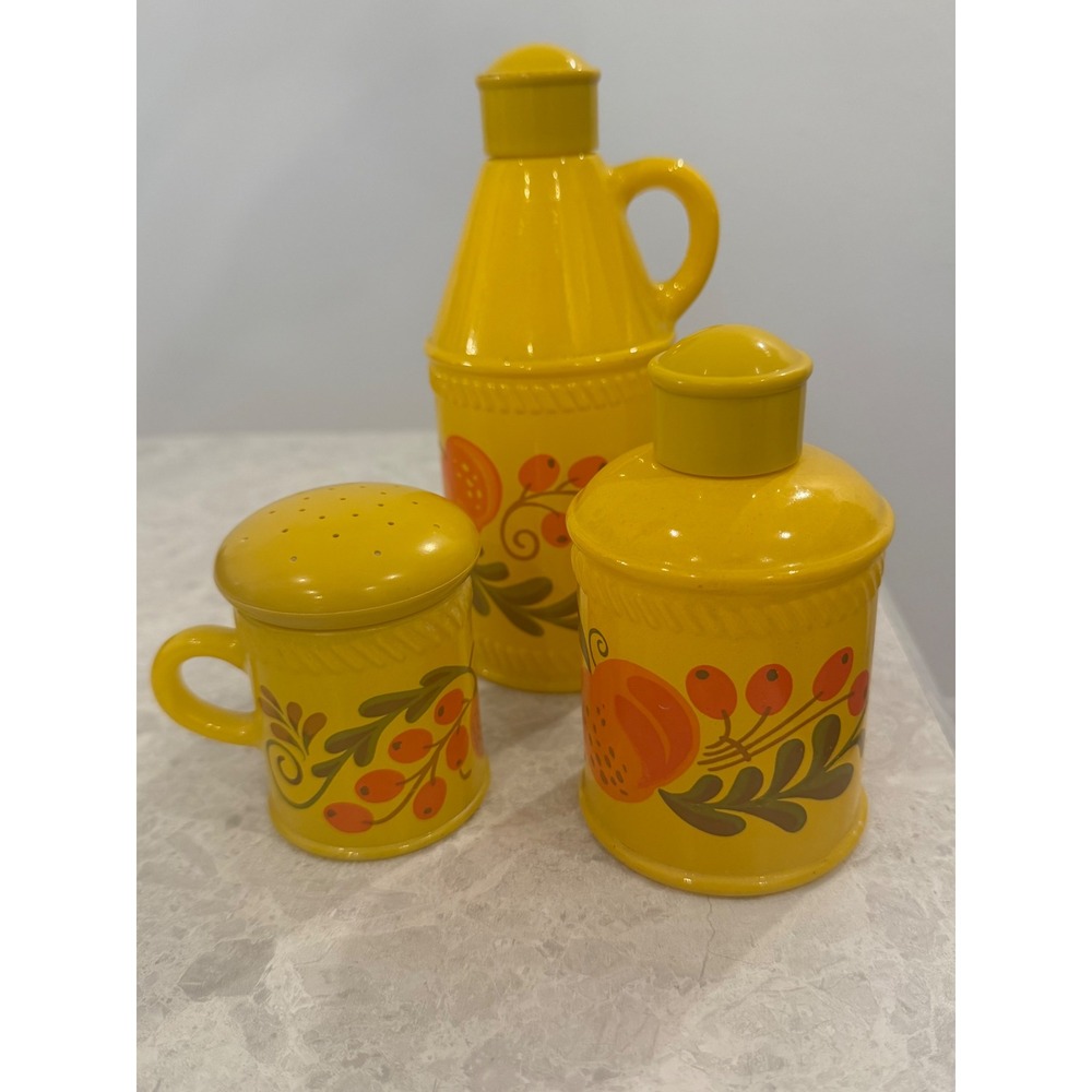 Vintage Avon Pennsylvania Dutch Yellow Glass Bath Set Powder Sachet Bath Oil